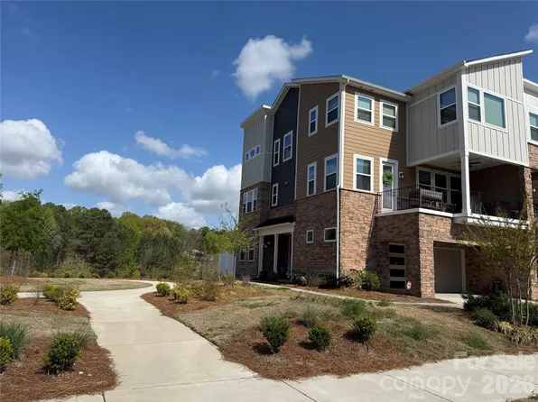 2744 Ensemble Ct, Charlotte, NC 28262