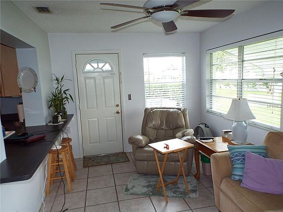 5th image of 9805 36th Way N