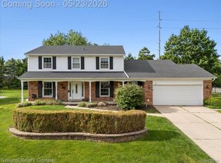 42054 Baintree Cir, Northville, MI 48168