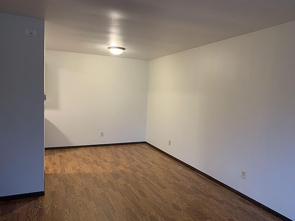 3rd image of 613 Meadow Ln #1