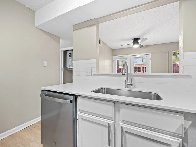 8903 Parkfield Dr #104 — Photo 5