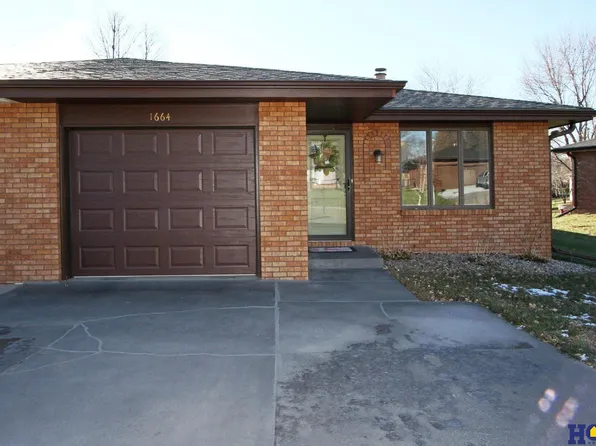 1664 Eastridge Ave, Seward, NE 68434