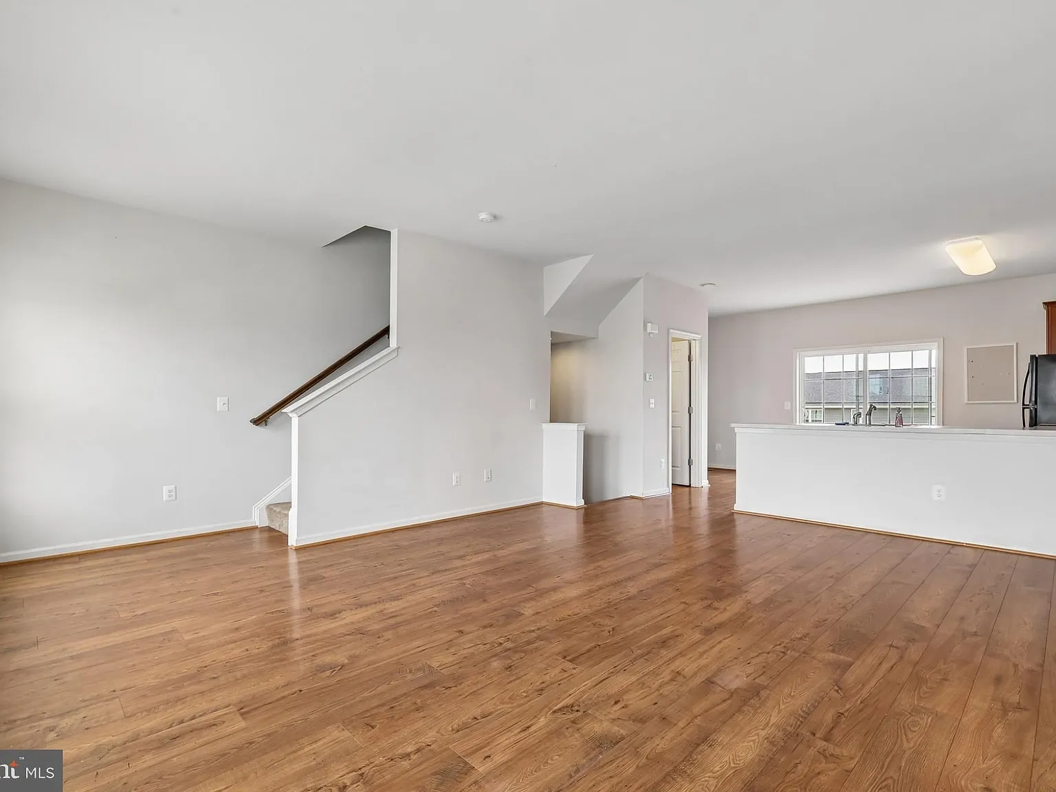 3 bed, 2.5 bath, 2131 sqft, $2,150 — Photo 2