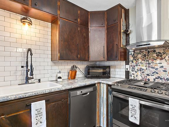 5th image of 520 7th St