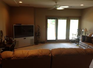 3620 SE Arrowhead Dr, Tecumseh, KS 66542