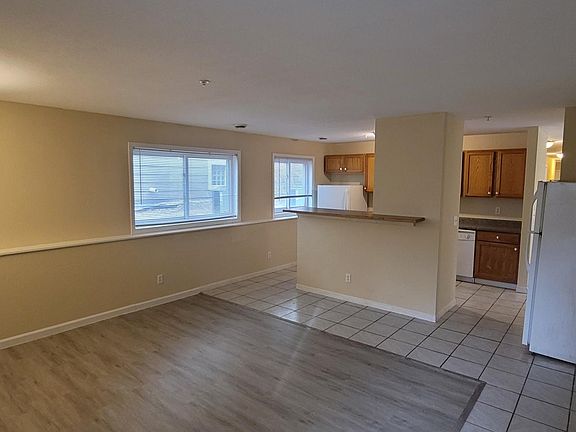 3rd image of 637 Ontario St SE APT B1