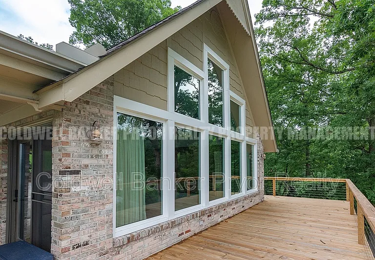 165 Lakeshore Ct — Photo 8