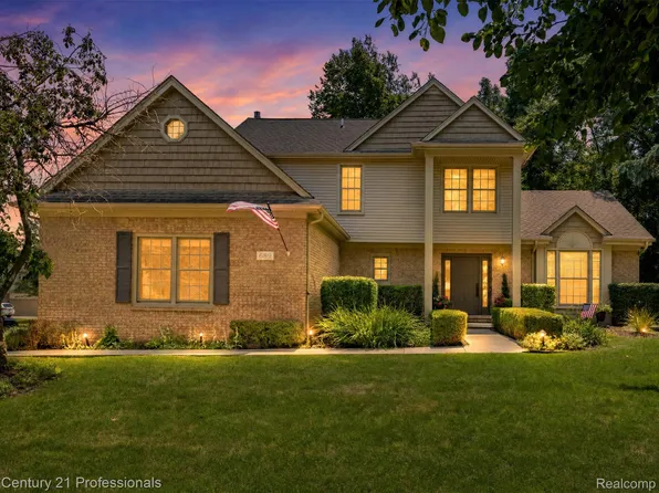 689 Woodfield Way, Rochester Hills, MI 48307