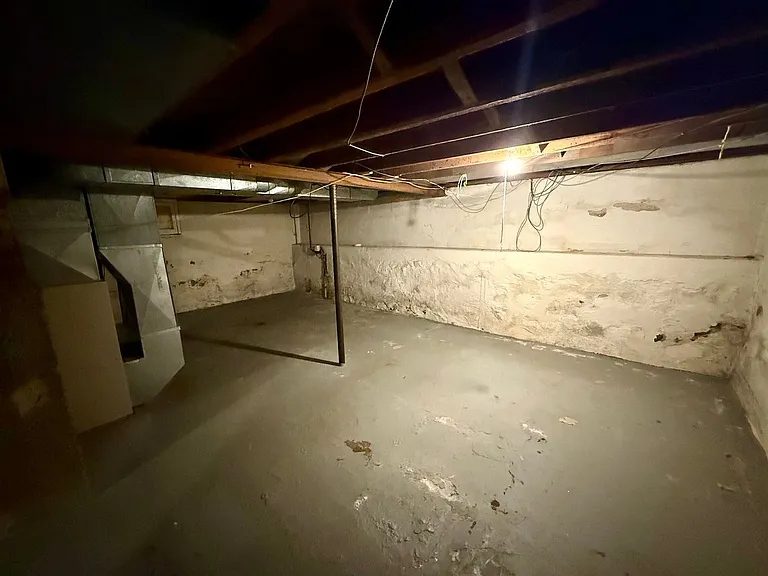 415 Weston Ave — Photo 22