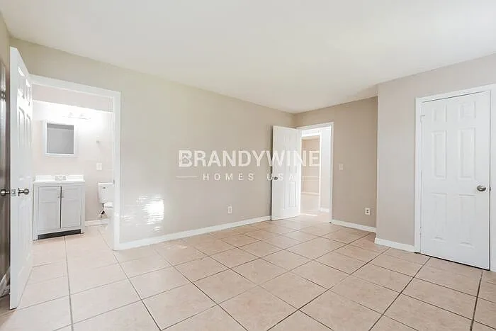 700 E 7th St — Photo 10