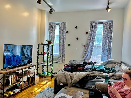 Rented by Bank Neary | media 7