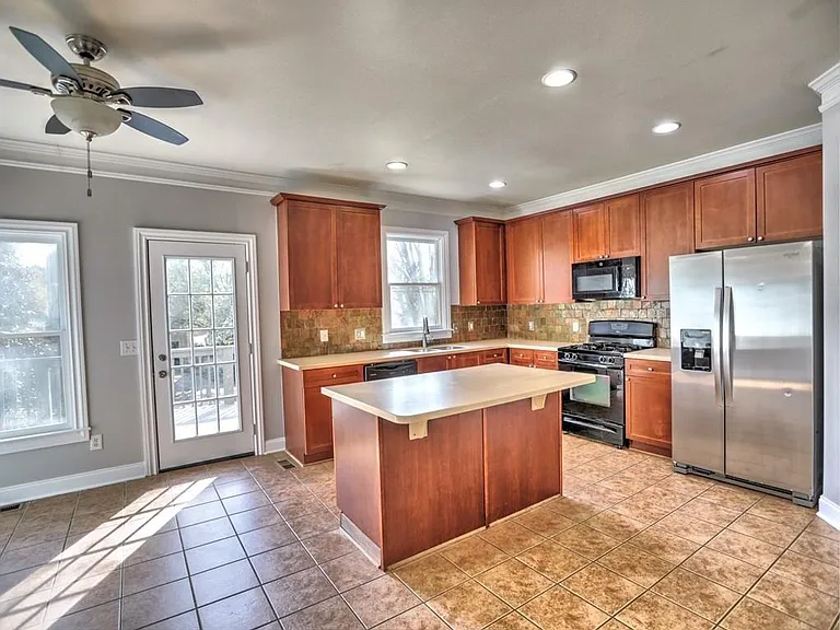 975 Odessa Dr NW — Photo 17