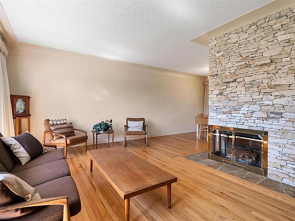 5th image of 3973 Livingstone Ave S