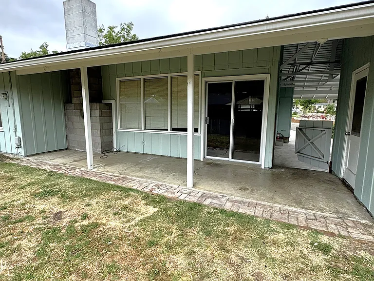 2441 Helena St — Photo 34