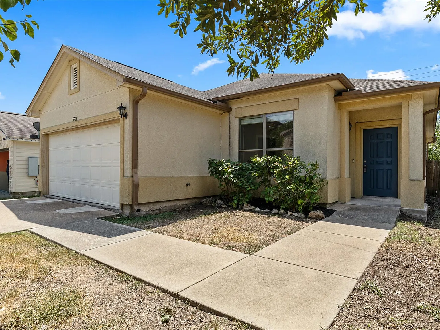 3 bed, 2.0 bath, 1231 sqft, $2,100 — Photo 2
