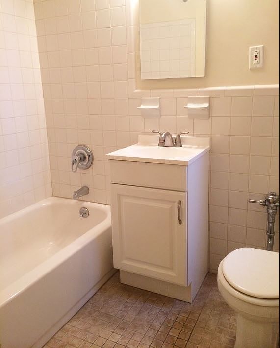 2nd image of 19 Hamilton Ter APT 4E