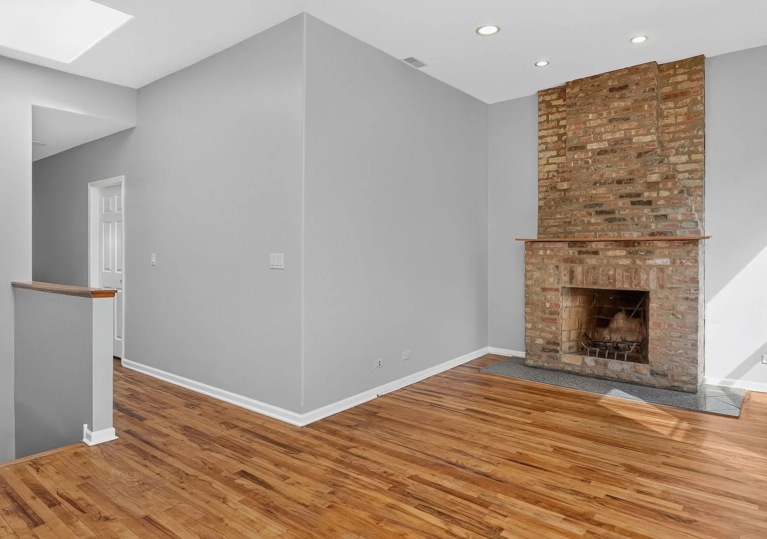3 bed, 1300 sqft, $2,700 — Photo 3