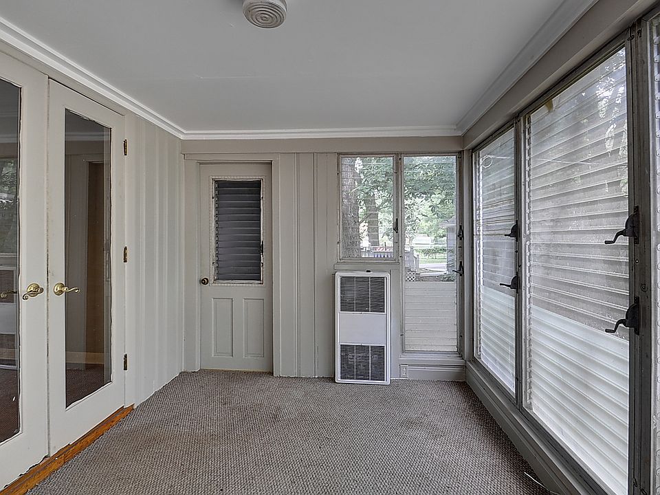 2nd image of 8005 Jefferson St