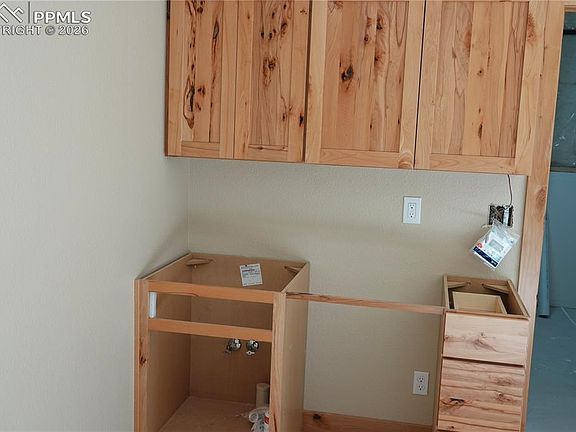 5th image of 748 Pinewood Rd