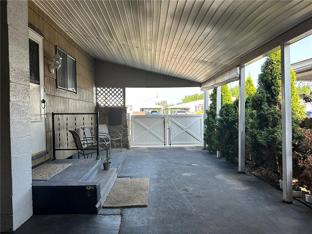 3 bed, 1260 sqft, $2,200 — Photo 2