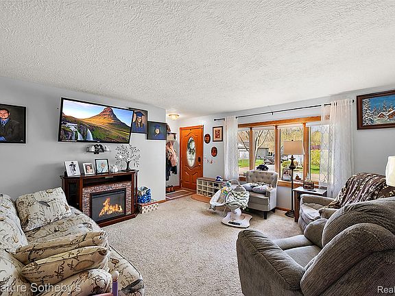 4th image of 2721 Midvale Dr