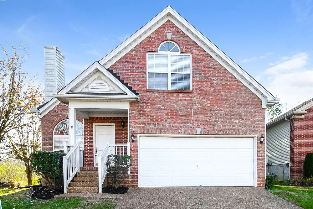 3 bed, 2.0 bath, 1768 sqft, $2,230 — Photo 1