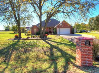 8186 E Country Road Dr, Claremore, OK 74019