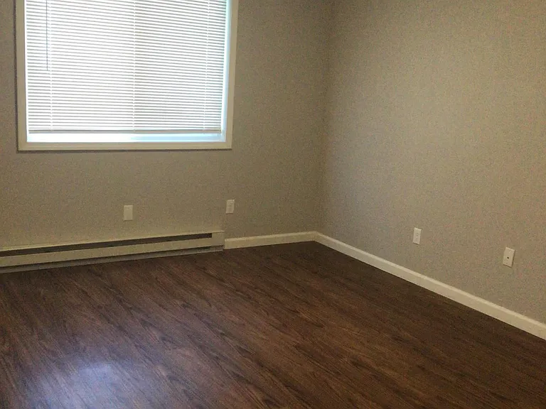 913 Mulberry Ln — Photo 7