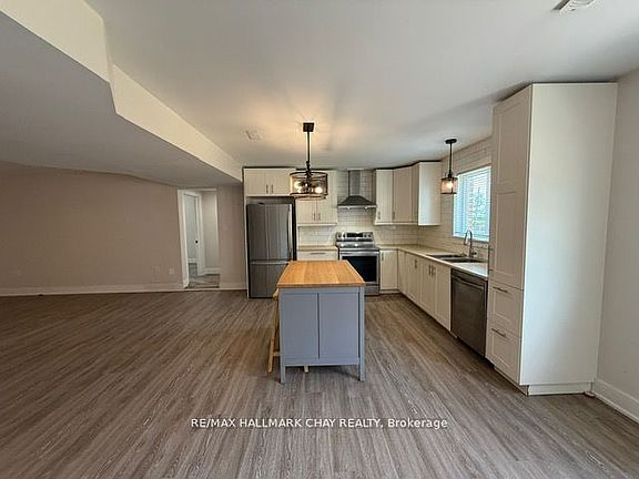 5th image of 893B Frederick St #B