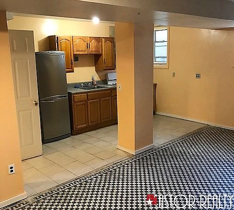 3rd image of 3061 12th St Floor 1