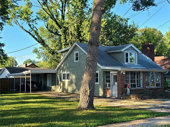 3rd image of 101 E Maple Court