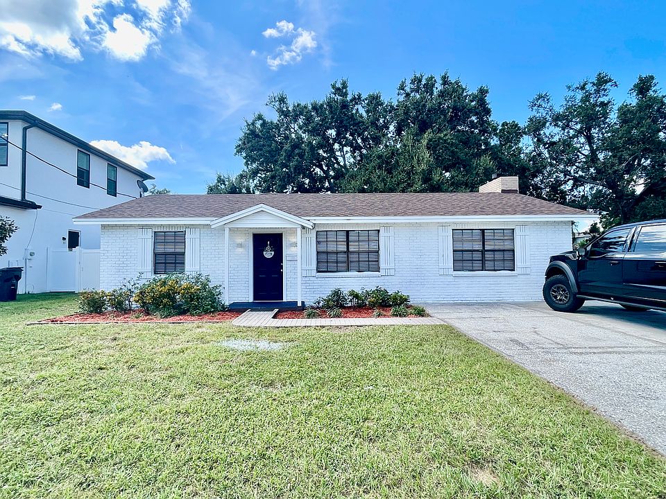 Welcome home.
This one story, 3/2 cement block home with a new roof, fresh paint, new ceiling fans, new flooring throughout, xlarge bedrooms, tons of closet space, 2 fire places, private fenced in backyard, centrally located, and parking for 4 vehicles.