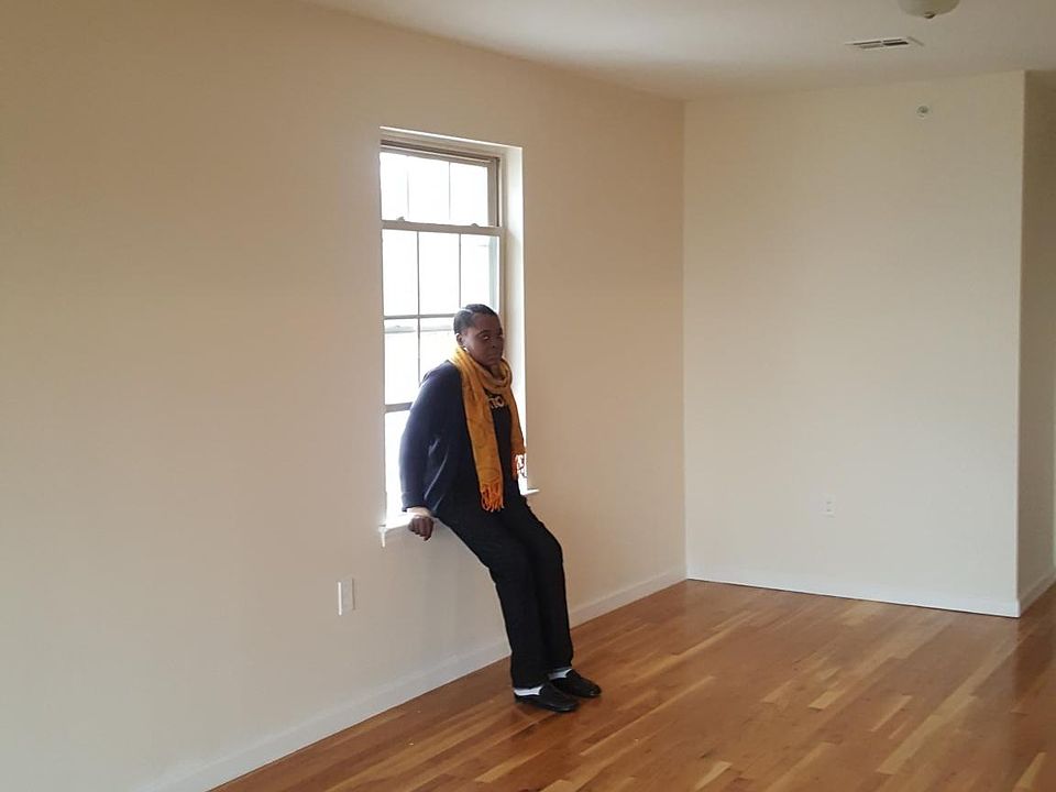 2nd image of 637 Hunterdon St