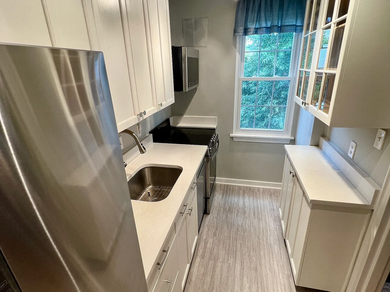 2 bed, 700 sqft, $2,299 — Photo 2