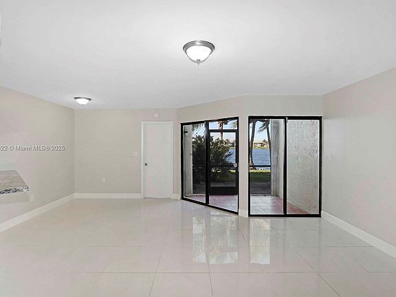 4th image of 1400 Jefferson Dr #1400G
