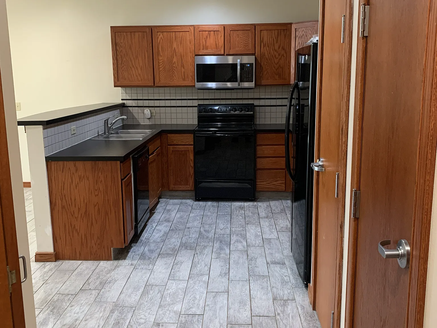 1 bed, 1000 sqft, $1,250 — Photo 2