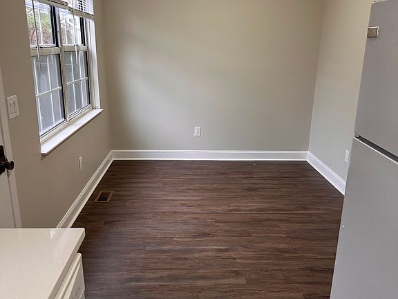 4th image of 3932 Bronson Ct #3932