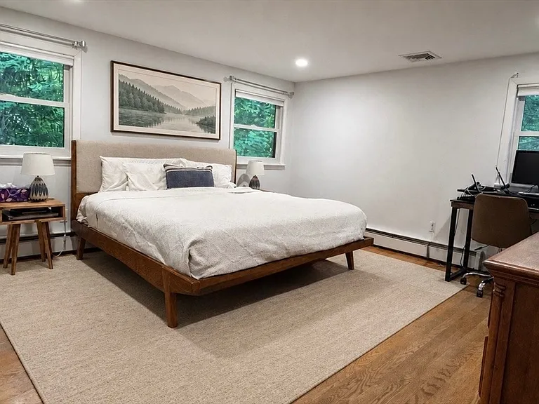 1 Cyr Cir #1 — Photo 17