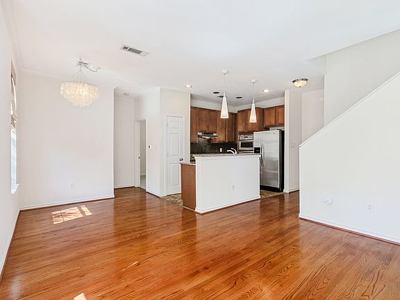 4th image of 2112 Grove Park Ln
