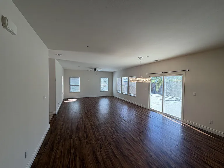 1354 Cassis Dr — Photo 8