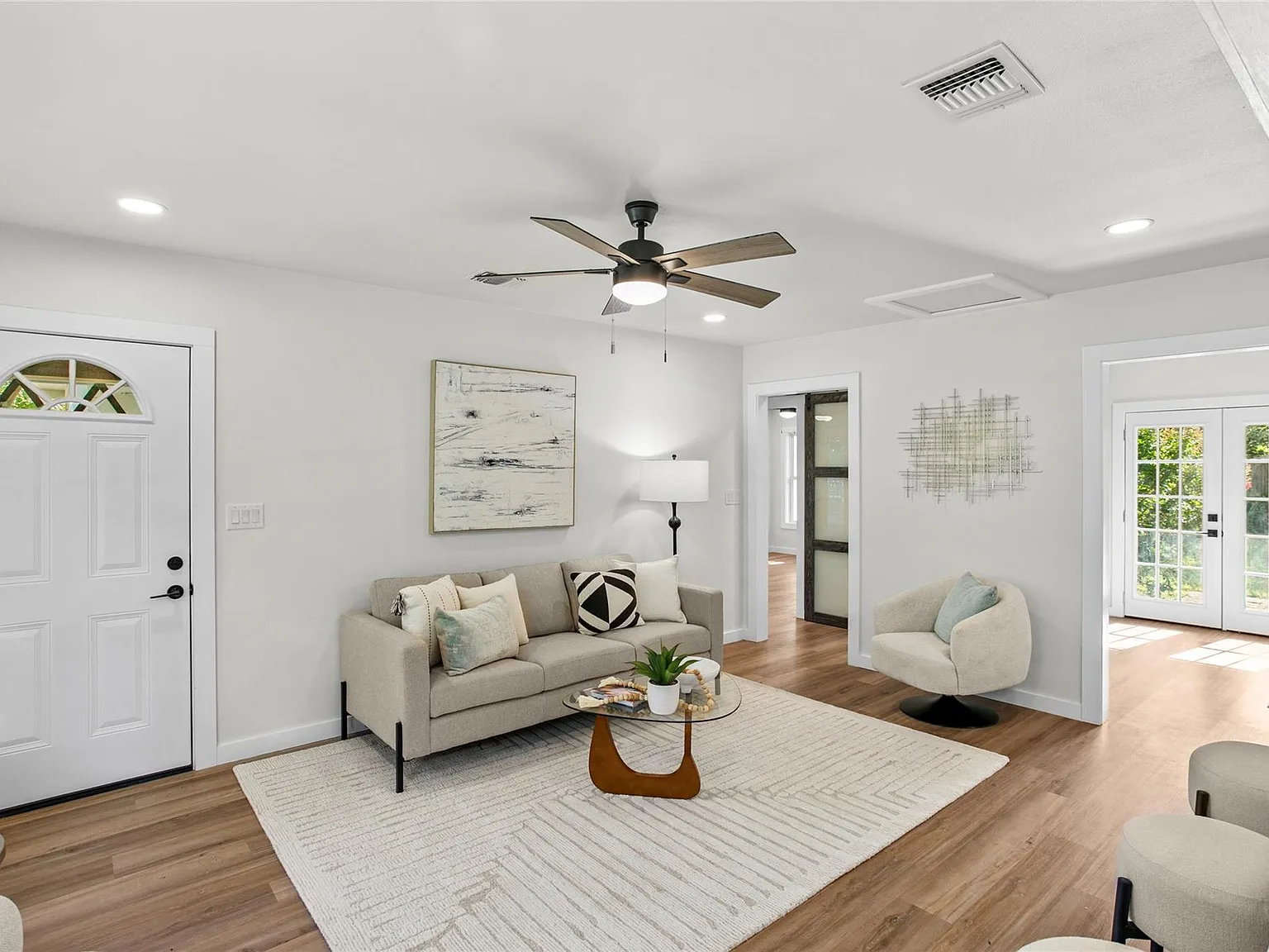 4 bed, 3.0 bath, 1918 sqft, $2,600 — Photo 3
