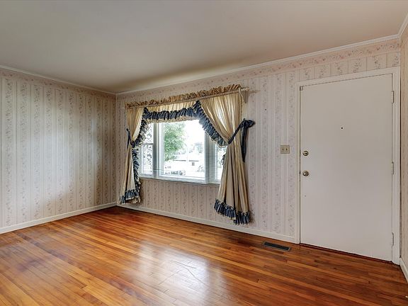 5th image of 125 Highland Ave