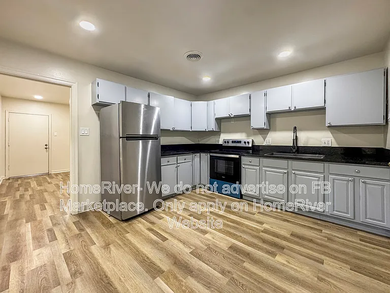 2336 Darwin St — Photo 2