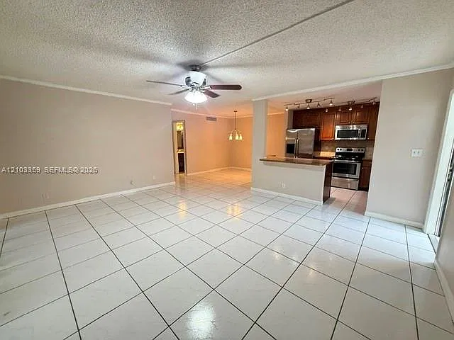 Town & Country Estates Co — Photo 1