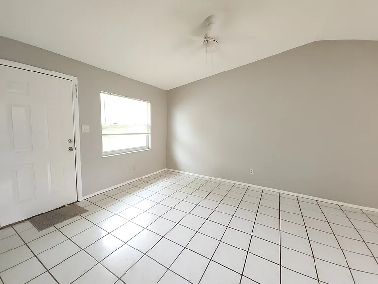 1140 Plaza Comercio NE #2 — Photo 16