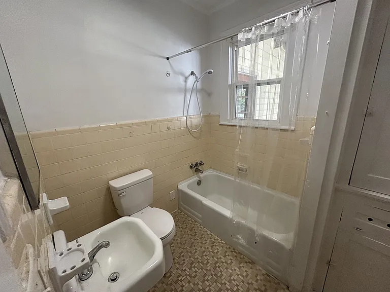 445 E Eufaula St — Photo 12