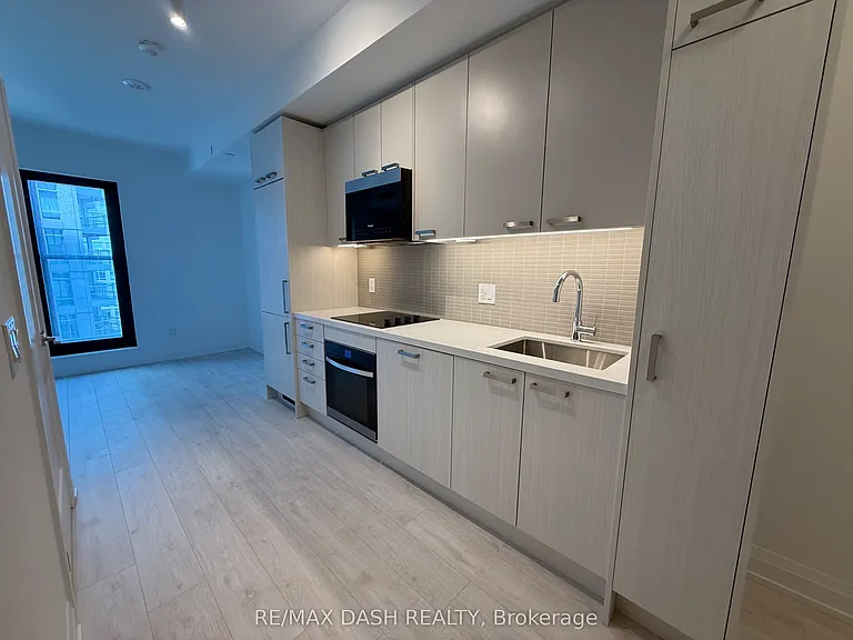 20 Soudan Ave #1501 — Photo 8