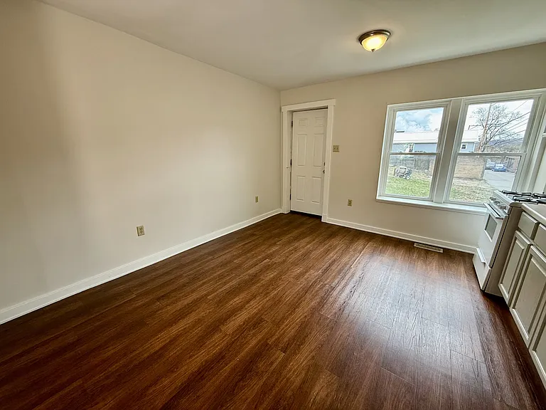 4th street apartments - Midland - 22 — Photo 7