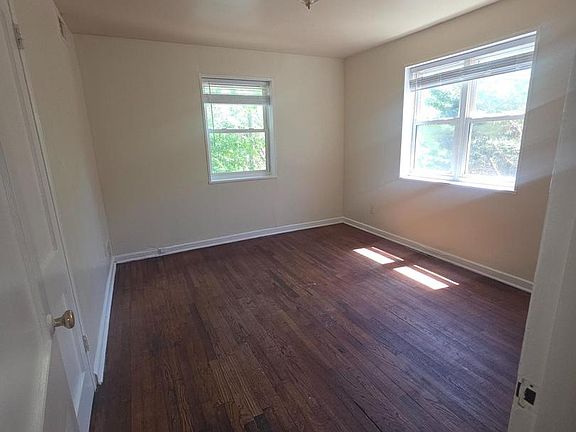 3rd image of 3747 1st St SE