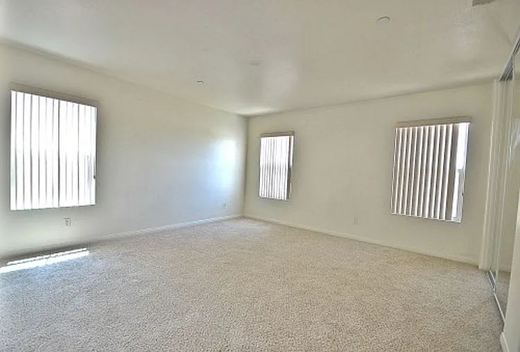 1617 Julia Way — Photo 7